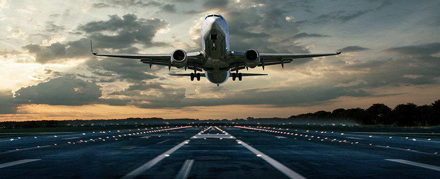 Atterrissage de l'avion à l'aéroport Aimé Césaire
